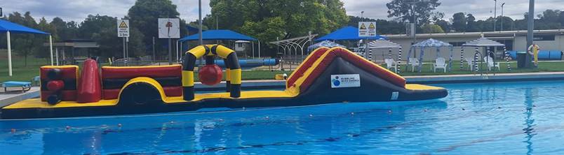 A inflatable slide in a pool

AI-generated content may be incorrect.